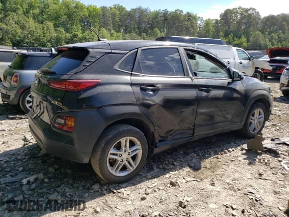 2020 Hyundai Kona SE z VIN KM8K1CAA3LU487301, wystawiony jako Copart lot #58328313 z przebiegiem 44 509 mil mil oraz . Historia ofert i sprzedaży dostępna na DreamBid. Obrazek 3.
