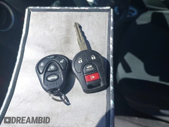 ✅ 2018 Nissan Versa SV • VIN: 3N1CN7AP1JL885402 • Lot: 43018914. Wystawiony na IAAI z przebiegiem 91 409 mil. Bezpłatny archiwum sprzedaży aukcyjnych z USA i szczegółowy raport historii pojazdu na DreamBid. Zdjęcie 11.