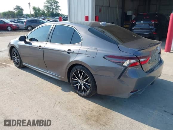 2021 Toyota Camry SE with VIN 4T1G11BK6MU029724, listed as a IAAI auction lot 42686894 with 92,496 mi miles and . Bid and sale history available at DreamBid. Image 3.