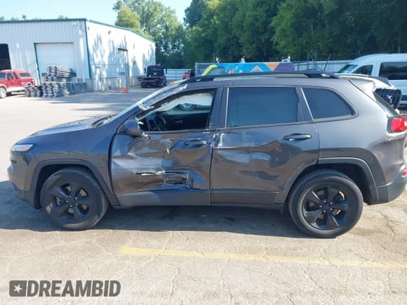 ✅ 2017 Jeep Cherokee Limited • VIN: 1C4PJMDS8HW552093 • Lot: 42746765. Wystawiony na IAAI z przebiegiem 112 124 mil. Bezpłatny archiwum sprzedaży aukcyjnych z USA i szczegółowy raport historii pojazdu na DreamBid. Zdjęcie 14.