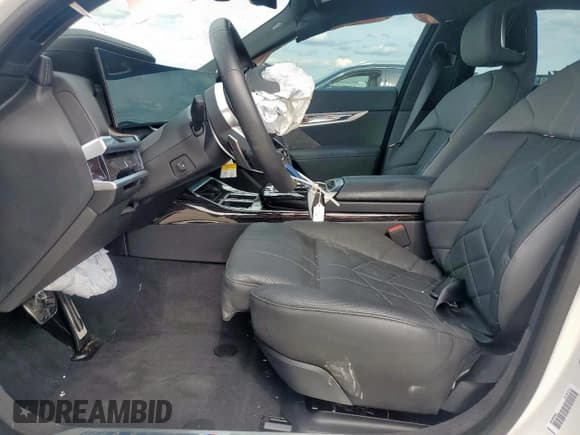 ✅ 2025 BMW 7 Series 740i • VIN: WBA23EH03SCT15620 • Lot: 56041595. Wystawiony na Copart z przebiegiem 3 791 mil. Bezpłatny archiwum sprzedaży aukcyjnych z USA i szczegółowy raport historii pojazdu na DreamBid. Zdjęcie 7.