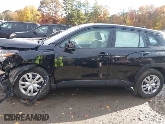 ✅ 2023 Toyota Corolla Cross L • VIN: 7MUAAAAG4PV069225 • Lot: 43460558. Wystawiony na IAAI z przebiegiem 17 921 mil. Bezpłatny archiwum sprzedaży aukcyjnych z USA i szczegółowy raport historii pojazdu na DreamBid. Zdjęcie 14.