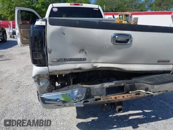 ✅ 2007 Chevrolet Silverado 2500HD LT1 • VIN: 1GCHK23DX7F163320 • Lot: 41982883. Listed on IAAI with 238,801 mi. Free auction sales archive from the USA and detailed vehicle history report at DreamBid. Image 6.