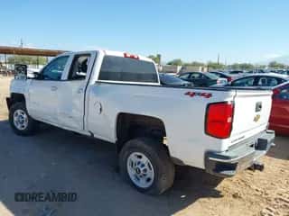 2019 Chevrolet Silverado 2500HD LT z VIN 2GC2KSEG7K1181898, wystawiony jako IAAI lot #43437038 z przebiegiem 129 363 mil mil oraz . Historia ofert i sprzedaży dostępna na DreamBid. Obrazek 3.