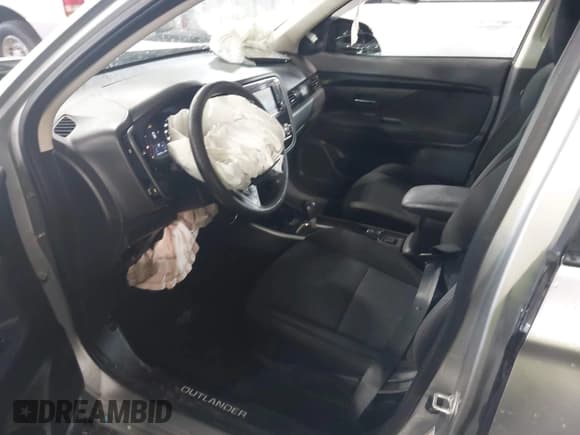 ✅ 2020 Mitsubishi Outlander ES • VIN: JA4AD2A38LZ019080 • Lot: 42545904. Listed on IAAI with 101,691 mi. Free auction sales archive from the USA and detailed vehicle history report at DreamBid. Image 5.