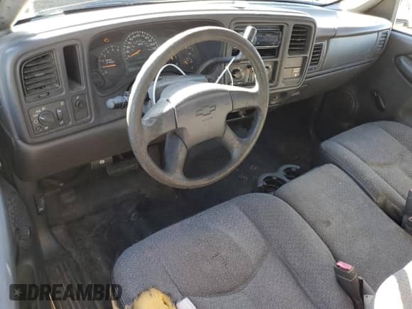2003 Chevrolet Silverado 1500 Work Truck z VIN 2GCEC19X431393089, wystawiony jako Copart lot #91223905 z przebiegiem 242 081 mil mil oraz Czysty tytuł • Clean title. Historia ofert i sprzedaży dostępna na DreamBid. Obrazek 8.