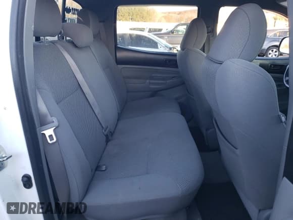 ✅ 2011 Toyota Tacoma • VIN: 3TMLU4EN6BM066565 • Lot: 92256505. Listed on Copart with 284,237 mi. Free auction sales archive from the USA and detailed vehicle history report at DreamBid. Image 10.