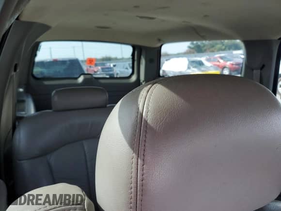 2001 Chevrolet Suburban LS с VIN 3GNEC16T51G249998, выставлен на аукционе Copart как лот 65819714 с пробегом Не указан миль и На запчасти • Non repairable. История ставок и продаж доступна на DreamBid. Изображение 10.