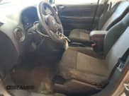 ✅ 2015 Jeep Compass Sport • VIN: 1C4NJDBB6FD130617 • Lot: 84558095. Wystawiony na Copart z przebiegiem 120 900 mil. Bezpłatny archiwum sprzedaży aukcyjnych z USA i szczegółowy raport historii pojazdu na DreamBid. Zdjęcie 7.