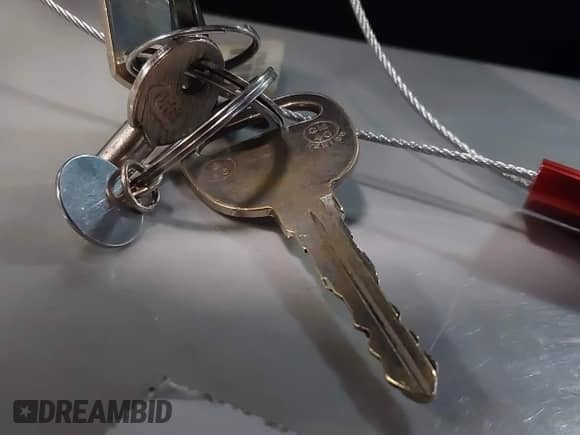 2004 Chevrolet Silverado 1500 Work Truck z VIN 1GCEC14X24Z263232, wystawiony jako IAAI lot #41720611 z przebiegiem 272 921 mil mil oraz . Historia ofert i sprzedaży dostępna na DreamBid. Obrazek 11.