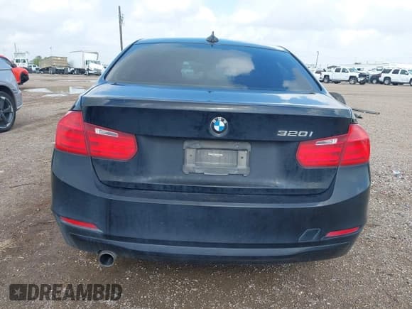 ✅ 2015 BMW 3 Series 320i • VIN: WBA3B1C59FK138134 • Lot: 42499308. Listed on IAAI with 131,409 mi. Free auction sales archive from the USA and detailed vehicle history report at DreamBid. Image 16.