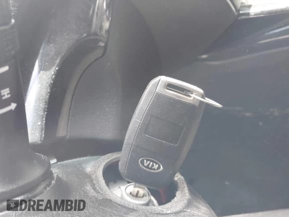 ✅ 2014 Kia Sorento LX • VIN: 5XYKTCA68EG506360 • Lot: 43611136. Wystawiony na IAAI z przebiegiem 200 647 mil. Bezpłatny archiwum sprzedaży aukcyjnych z USA i szczegółowy raport historii pojazdu na DreamBid. Zdjęcie 11.