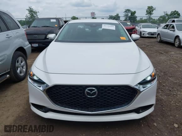 ✅ 2019 Mazda 3 Select • VIN: 3MZBPAAL6KM105402 • Lot: 42742644. Wystawiony na IAAI z przebiegiem 88 871 mil. Bezpłatny archiwum sprzedaży aukcyjnych z USA i szczegółowy raport historii pojazdu na DreamBid. Zdjęcie 12.
