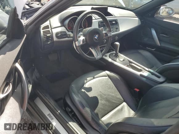 ✅ 2008 BMW Z4 3.0si • VIN: 4USBU53508LX04379 • Lot: 68740084. Wystawiony na Copart z przebiegiem 69 685 mil. Bezpłatny archiwum sprzedaży aukcyjnych z USA i szczegółowy raport historii pojazdu na DreamBid. Zdjęcie 8.