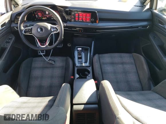 ✅ 2023 Volkswagen Golf GTI S • VIN: WVWGA7CD4PW132124 • Lot: 87253314. Wystawiony na Copart z przebiegiem 37 402 mil. Bezpłatny archiwum sprzedaży aukcyjnych z USA i szczegółowy raport historii pojazdu na DreamBid. Zdjęcie 8.