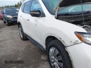 ✅ 2017 Nissan Rogue SV • VIN: KNMAT2MV5HP565781 • Lot: 43785339. Wystawiony na IAAI z przebiegiem 285 430 mil. Bezpłatny archiwum sprzedaży aukcyjnych z USA i szczegółowy raport historii pojazdu na DreamBid. Zdjęcie 6.