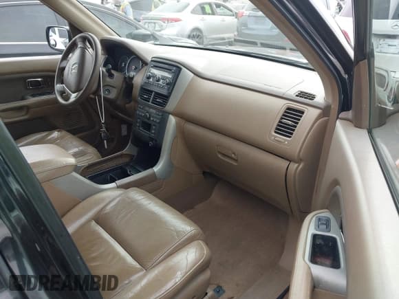 ✅ 2006 Honda Pilot EX-L • VIN: 5FNYF28536B049443 • Lot: 43682469. Listed on IAAI with 205,949 mi. Free auction sales archive from the USA and detailed vehicle history report at DreamBid. Image 5.