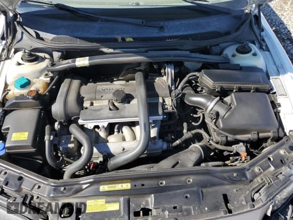 ✅ 2004 Volvo V70 XC Cross Country • VIN: YV1SZ59HX41159008 • Lot: 82298495. Listed on Copart with 135,887 mi. Free auction sales archive from the USA and detailed vehicle history report at DreamBid. Image 11.