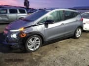 ✅ 2023 Chevrolet Bolt EV 1LT • VIN: 1G1FW6S02P4197712 • Lot: 43269305. Wystawiony na Copart z przebiegiem 24 133 mil. Bezpłatny archiwum sprzedaży aukcyjnych z USA i szczegółowy raport historii pojazdu na DreamBid. Zdjęcie 1.