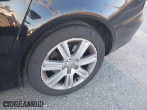 ✅ 2010 Audi A4 Premium • VIN: WAUAFAFL1AN047307 • Lot: 43679881. Wystawiony na IAAI z przebiegiem 81 785 mil. Bezpłatny archiwum sprzedaży aukcyjnych z USA i szczegółowy raport historii pojazdu na DreamBid. Zdjęcie 12.