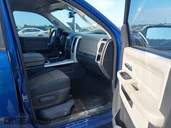 ✅ 2009 Dodge 1500 Laramie • VIN: 1D3HB13T09S777666 • Lot: 43049736. Wystawiony na IAAI z przebiegiem 233 426 mil. Bezpłatny archiwum sprzedaży aukcyjnych z USA i szczegółowy raport historii pojazdu na DreamBid. Zdjęcie 5.