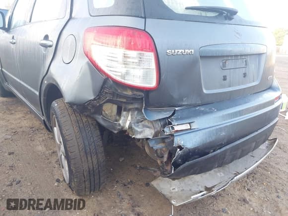 ✅ 2008 Suzuki SX4 • VIN: JS2YB413X85110152 • Лот: 42833800. Опубликован ранее на IAAI с пробегом 193 072 миль. Бесплатный доступ к архиву аукционных продаж из США и подробный отчёт об истории автомобиля на DreamBid. Изображение 14.