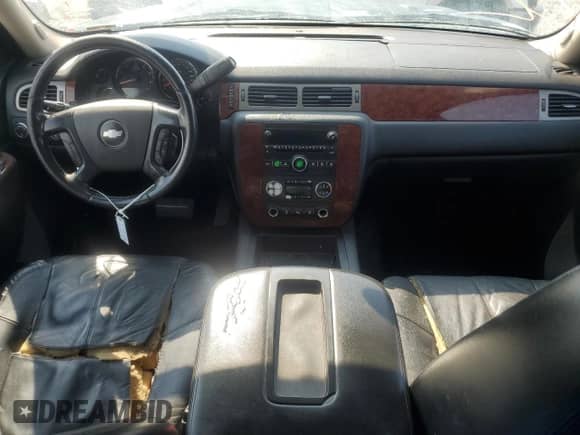 2010 Chevrolet Suburban LT z VIN 1GNUKJE35AR159623, wystawiony jako Copart lot #65005465 z przebiegiem 248 278 mil mil oraz Szkoda całkowita • Salvage title. Historia ofert i sprzedaży dostępna na DreamBid. Obrazek 8.