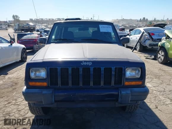 ✅ 2000 Jeep Cherokee • VIN: 1J4FF48S7YL271521 • Lot: 43825839. Listed on IAAI with 185,454 mi. Free auction sales archive from the USA and detailed vehicle history report at DreamBid. Image 6.