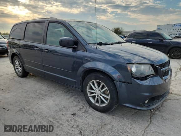 2014 Dodge Grand Caravan R/T with VIN 2C4RDGEG5ER472931, listed as a Copart auction lot 82223975 with 197,678 mi miles and Salvage title. Bid and sale history available at DreamBid. Image 4.