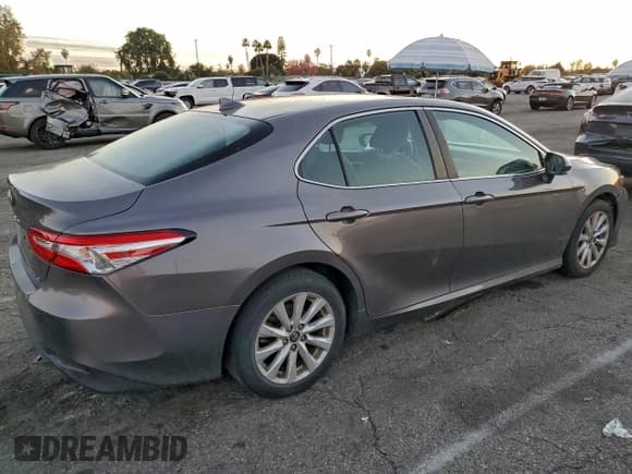 ✅ 2019 Toyota Camry SE • VIN: 4T1B11HK0KU714414 • Лот: 94259945. Опубликован ранее на Copart с пробегом 65 582 миль. Бесплатный доступ к архиву аукционных продаж из США и подробный отчёт об истории автомобиля на DreamBid. Изображение 3.