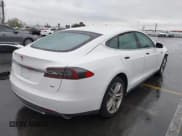 ✅ 2013 Tesla Model S • VIN: 5YJSA1CN2DFP12584 • Lot: 43711385. Wystawiony na IAAI z przebiegiem 133 895 mil. Bezpłatny archiwum sprzedaży aukcyjnych z USA i szczegółowy raport historii pojazdu na DreamBid. Zdjęcie 4.