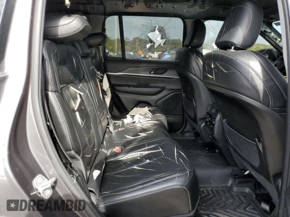 ✅ 2023 Jeep Grand Cherokee Limited • VIN: 1C4RJGBGXP8742988 • Лот: 86123755. Опубликован ранее на Copart с пробегом Не указан. Бесплатный доступ к архиву аукционных продаж из США и подробный отчёт об истории автомобиля на DreamBid. Изображение 11.