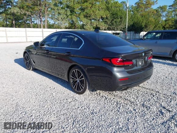 ✅ 2021 BMW 5 Series 530i • VIN: WBA53BH06MWX27995 • Lot: 43166247. Listed on IAAI with 54,257 mi. Free auction sales archive from the USA and detailed vehicle history report at DreamBid. Image 3.