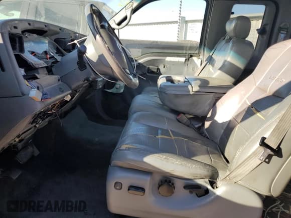 ✅ 2002 Ford F-350 XL • VIN: 1FTWX33F32ED70260 • Лот: 69595585. Опубликован ранее на Copart с пробегом Не указан. Бесплатный доступ к архиву аукционных продаж из США и подробный отчёт об истории автомобиля на DreamBid. Изображение 7.