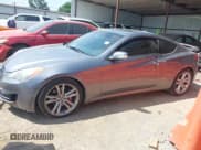 ✅ 2010 Hyundai Genesis Coupe Track • VIN: KMHHU6KHXAU004110 • Lot: 42754734. Wystawiony na IAAI z przebiegiem 176 668 mil. Bezpłatny archiwum sprzedaży aukcyjnych z USA i szczegółowy raport historii pojazdu na DreamBid. Zdjęcie 13.