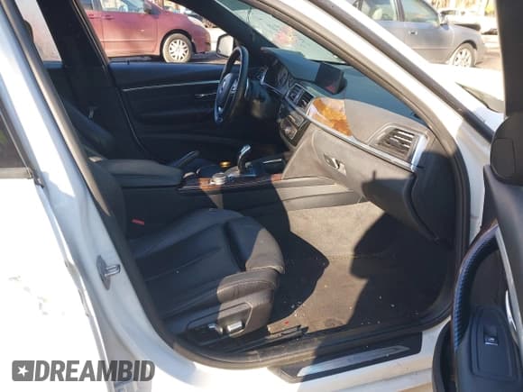 ✅ 2016 BMW 3 Series 328i xDrive • VIN: WBA8E3C52GK501576 • Лот: 41645961. Опубликован ранее на IAAI с пробегом 104 480 миль. Бесплатный доступ к архиву аукционных продаж из США и подробный отчёт об истории автомобиля на DreamBid. Изображение 5.