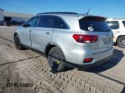 ✅ 2019 Kia Sorento LX • VIN: 5XYPG4A53KG585861 • Лот: 43512101. Опубликован ранее на IAAI с пробегом 53 798 миль. Бесплатный доступ к архиву аукционных продаж из США и подробный отчёт об истории автомобиля на DreamBid. Изображение 3.