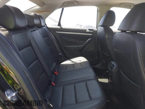 ✅ 2010 Volkswagen Jetta Limited Edition • VIN: 3VWAZ7AJ8AM073381 • Lot: 42641817. Listed on IAAI with 79,927 mi. Free auction sales archive from the USA and detailed vehicle history report at DreamBid. Image 8.