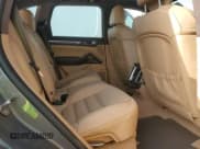 ✅ 2016 Porsche Cayenne Turbo • VIN: WP1AC2A23GLA89044 • Lot: 41512034. Wystawiony na Copart z przebiegiem 27 937 mil. Bezpłatny archiwum sprzedaży aukcyjnych z USA i szczegółowy raport historii pojazdu na DreamBid. Zdjęcie 10.