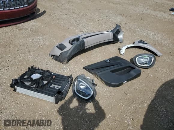 ✅ 2024 MINI Countryman Cooper S • VIN: WMZ83BR05R3S18049 • Lot: 70869455. Listed on Copart with 4,653 mi. Free auction sales archive from the USA and detailed vehicle history report at DreamBid. Image 12.