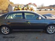 ✅ 2011 Toyota Avalon Limited • VIN: 4T1BK3DB8BU374802 • Lot: 43655728. Wystawiony na IAAI z przebiegiem 61 386 mil. Bezpłatny archiwum sprzedaży aukcyjnych z USA i szczegółowy raport historii pojazdu na DreamBid. Zdjęcie 13.