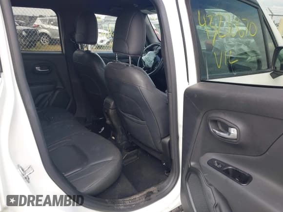 ✅ 2020 Jeep Renegade Latitude • VIN: ZACNJBB13LPM05558 • Lot: 43270670. Wystawiony na IAAI z przebiegiem 65 000 mil. Bezpłatny archiwum sprzedaży aukcyjnych z USA i szczegółowy raport historii pojazdu na DreamBid. Zdjęcie 8.