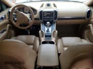 ✅ 2011 Porsche Cayenne S Hybrid • VIN: WP1AE2A28BLA92346 • Lot: 87736165. Wystawiony na Copart z przebiegiem 101 130 mil. Bezpłatny archiwum sprzedaży aukcyjnych z USA i szczegółowy raport historii pojazdu na DreamBid. Zdjęcie 8.