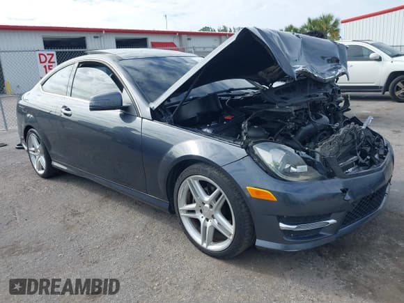 ✅ 2014 Mercedes-Benz C 250 • VIN: WDDGJ4HBXEG202664 • Lot: 41348775. Wystawiony na IAAI z przebiegiem 162 449 mil. Bezpłatny archiwum sprzedaży aukcyjnych z USA i szczegółowy raport historii pojazdu na DreamBid. Zdjęcie 1.