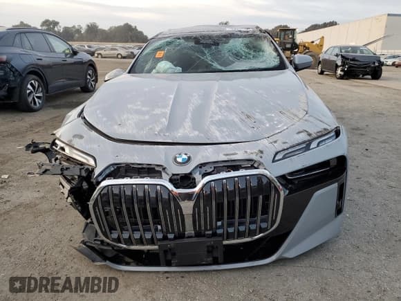 ✅ 2024 BMW 7 Series 740i xDrive • VIN: WBA33EH05RCS18269 • Lot: 84739554. Listed on Copart with 15,753 mi. Free auction sales archive from the USA and detailed vehicle history report at DreamBid. Image 5.