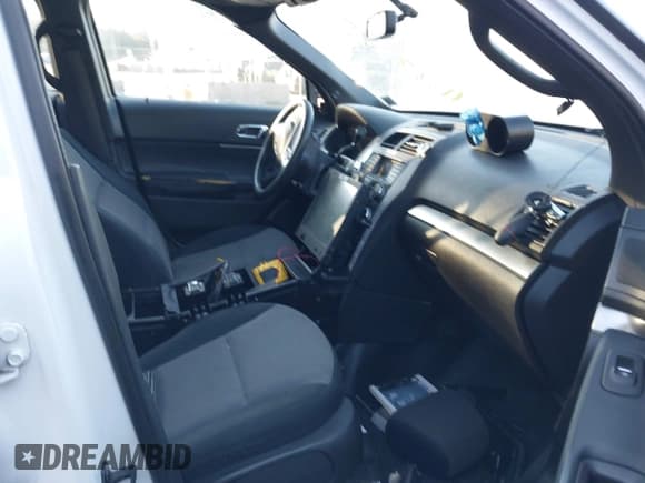 ✅ 2014 Ford Police Interceptor Utility • VIN: 1FM5K8AR4EGC50105 • Lot: 43882788. Wystawiony na IAAI z przebiegiem 188 159 mil. Bezpłatny archiwum sprzedaży aukcyjnych z USA i szczegółowy raport historii pojazdu na DreamBid. Zdjęcie 5.