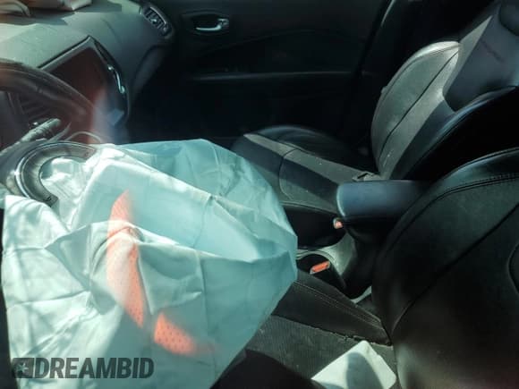 ✅ 2018 Jeep Compass Trailhawk • VIN: 3C4NJDDB6JT403894 • Lot: 71700245. Wystawiony na Copart z przebiegiem 112 187 mil. Bezpłatny archiwum sprzedaży aukcyjnych z USA i szczegółowy raport historii pojazdu na DreamBid. Zdjęcie 7.