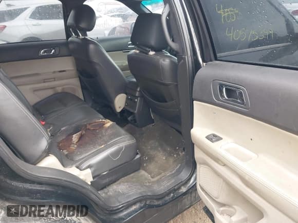 ✅ 2015 Ford Explorer • VIN: 1FM5K8B86FGA16474 • Lot: 40575399. Wystawiony na IAAI z przebiegiem 184 516 mil. Bezpłatny archiwum sprzedaży aukcyjnych z USA i szczegółowy raport historii pojazdu na DreamBid. Zdjęcie 8.