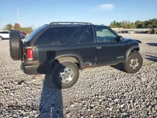 2000 Chevrolet Blazer LS z VIN 1GNCT18WXYK265020, wystawiony jako Copart lot #72423834 z przebiegiem 139 365 mil mil oraz Czysty tytuł • Clean title. Historia ofert i sprzedaży dostępna na DreamBid. Obrazek 3.