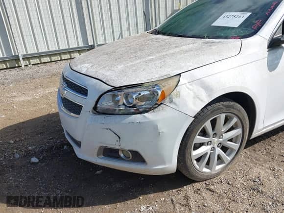 2013 Chevrolet Malibu LT z VIN 1G11E5SA5DF310617, wystawiony jako IAAI lot #43275213 z przebiegiem 249 259 mil mil oraz . Historia ofert i sprzedaży dostępna na DreamBid. Obrazek 6.